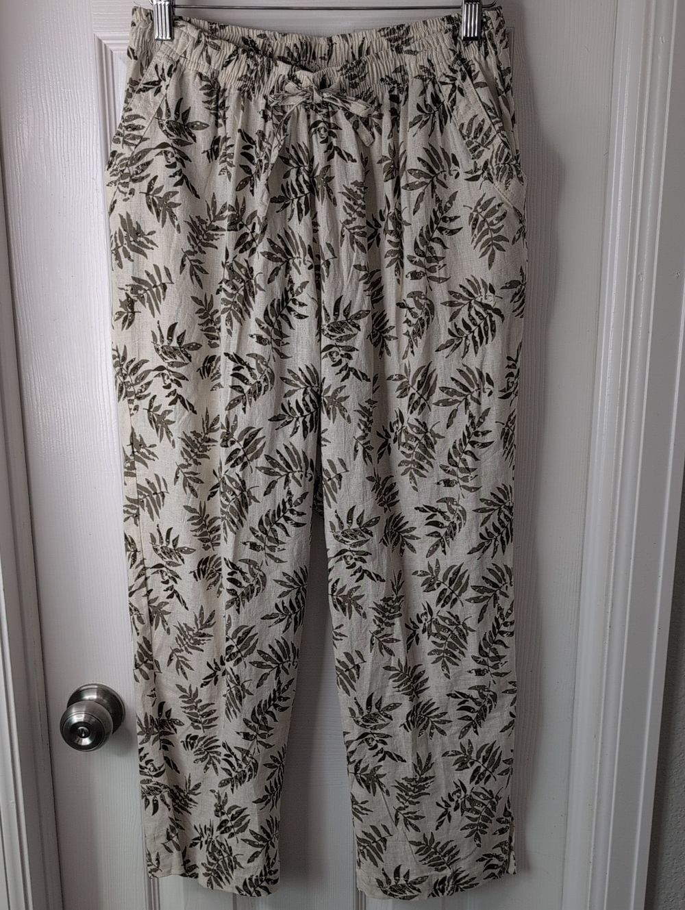 Coral Bay Cropped Cream Drawstring Joggers with Olive Leaf Print Size SP